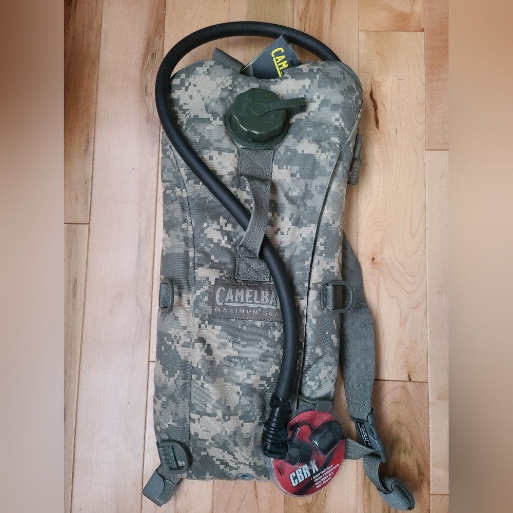 NWT Camelback Hydration Backpack Maximum Gear 3L Long Neck 100oz.